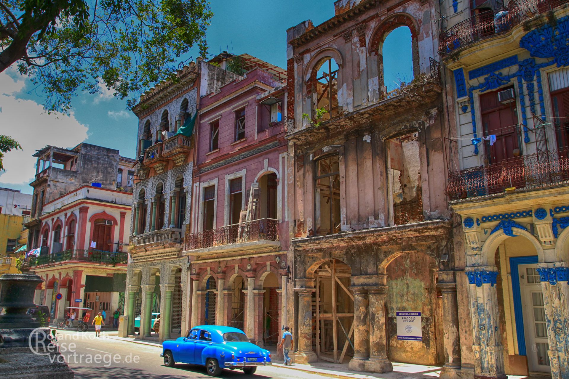 Cuba, Havana, Havana Vieja, dilapidated houses, restored classic cars